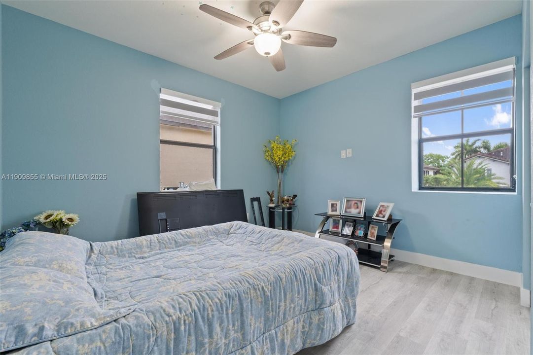 For Sale: $899,900 (5 beds, 3 baths, 3316 Square Feet)