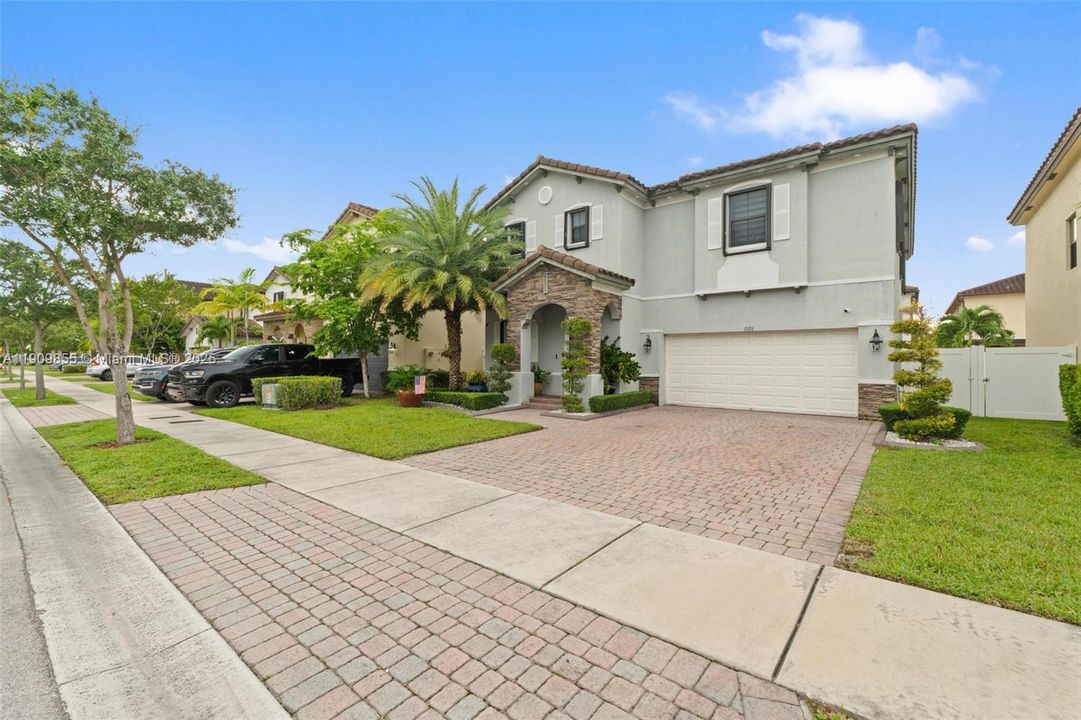 For Sale: $899,900 (5 beds, 3 baths, 3316 Square Feet)