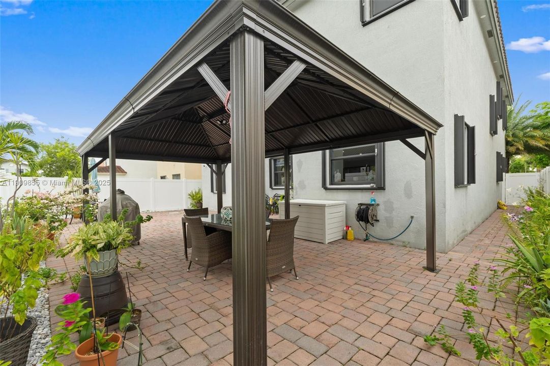 For Sale: $899,900 (5 beds, 3 baths, 3316 Square Feet)