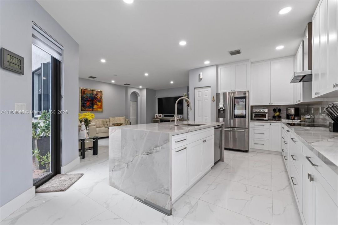 For Sale: $899,900 (5 beds, 3 baths, 3316 Square Feet)