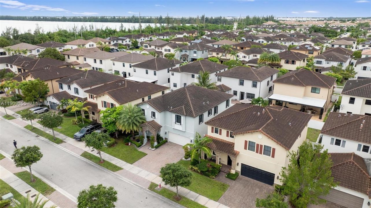 For Sale: $899,900 (5 beds, 3 baths, 3316 Square Feet)