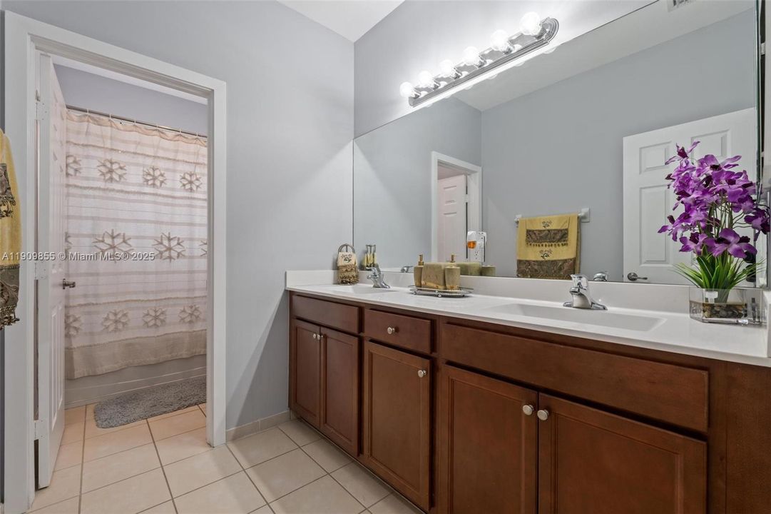 For Sale: $899,900 (5 beds, 3 baths, 3316 Square Feet)