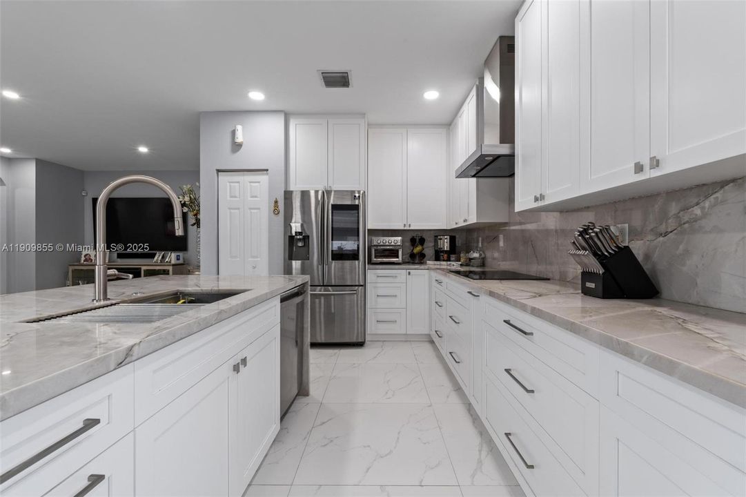 For Sale: $899,900 (5 beds, 3 baths, 3316 Square Feet)