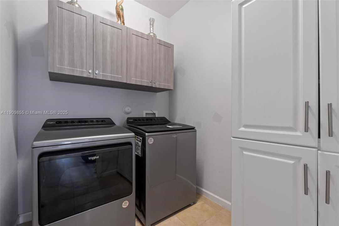 For Sale: $899,900 (5 beds, 3 baths, 3316 Square Feet)