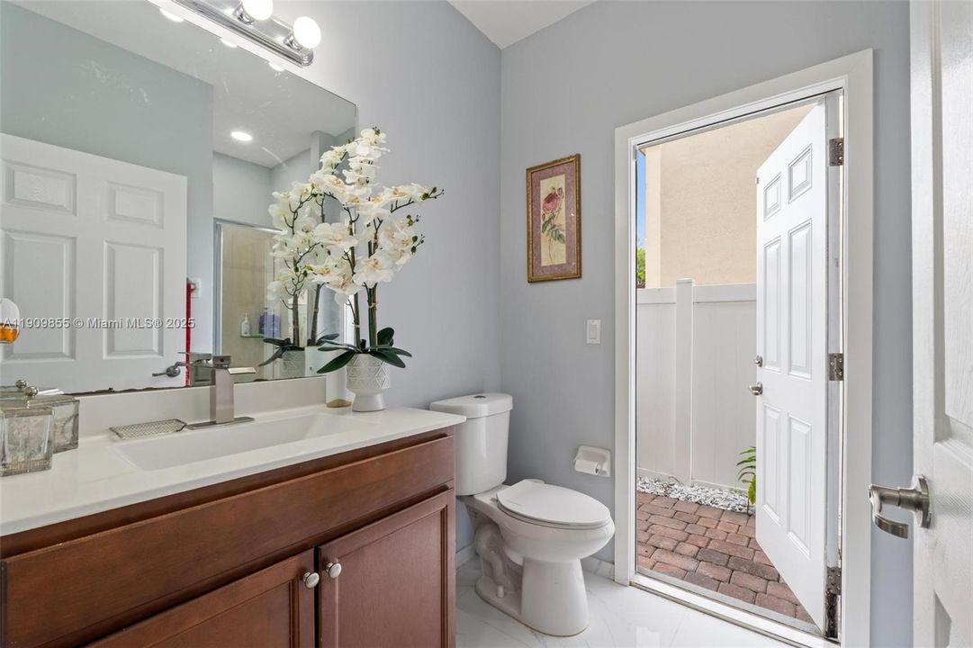 For Sale: $899,900 (5 beds, 3 baths, 3316 Square Feet)