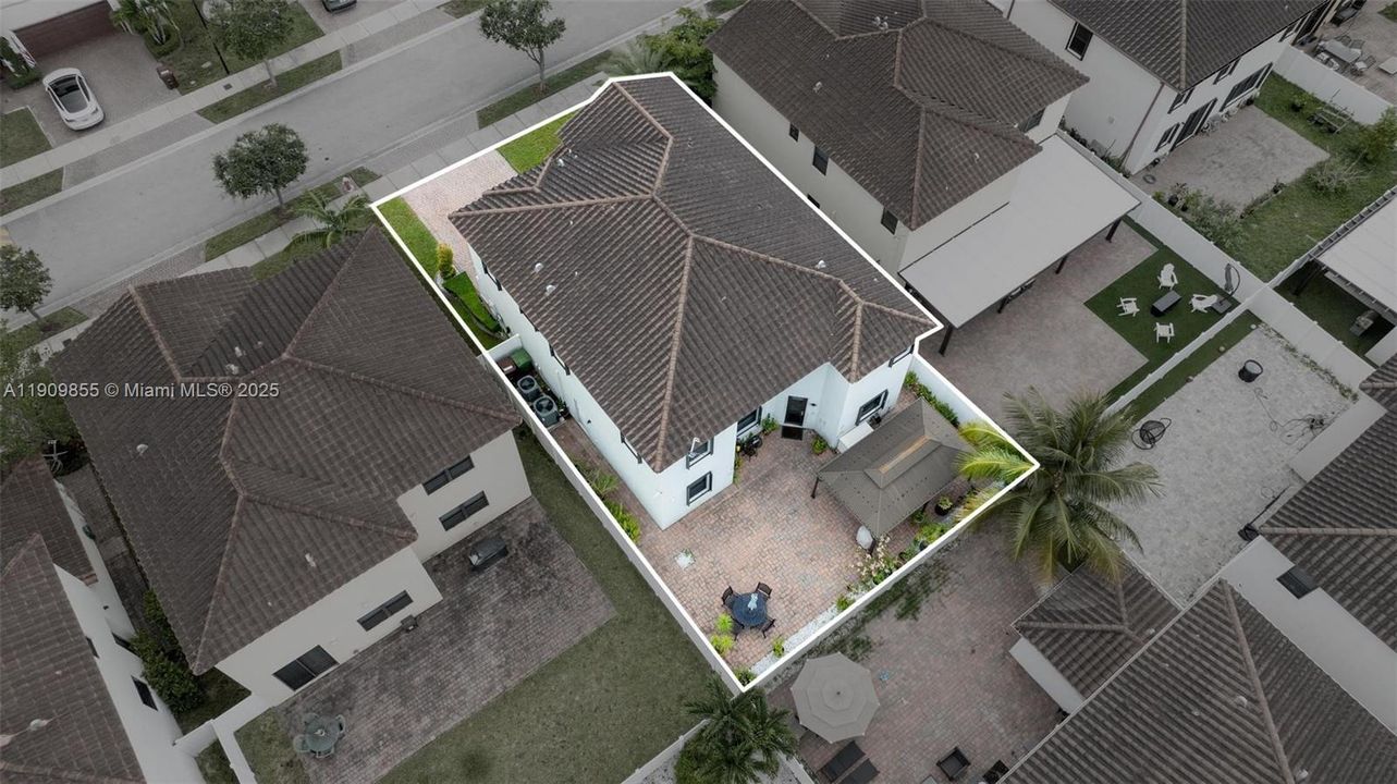 For Sale: $899,900 (5 beds, 3 baths, 3316 Square Feet)