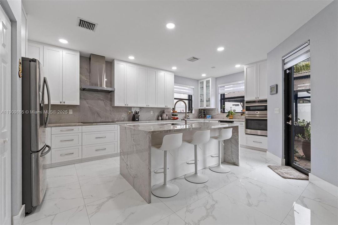 For Sale: $899,900 (5 beds, 3 baths, 3316 Square Feet)