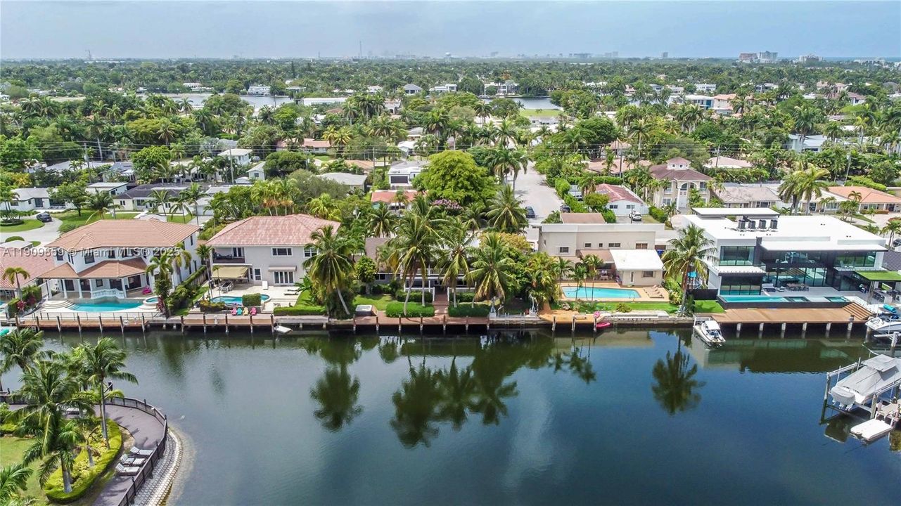 На продажу: $2,999,999 (5 спален, 2 ванн, 3537 Квадратных фут)