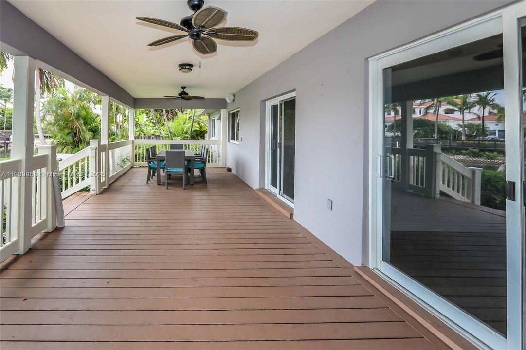 На продажу: $2,999,999 (5 спален, 2 ванн, 3537 Квадратных фут)