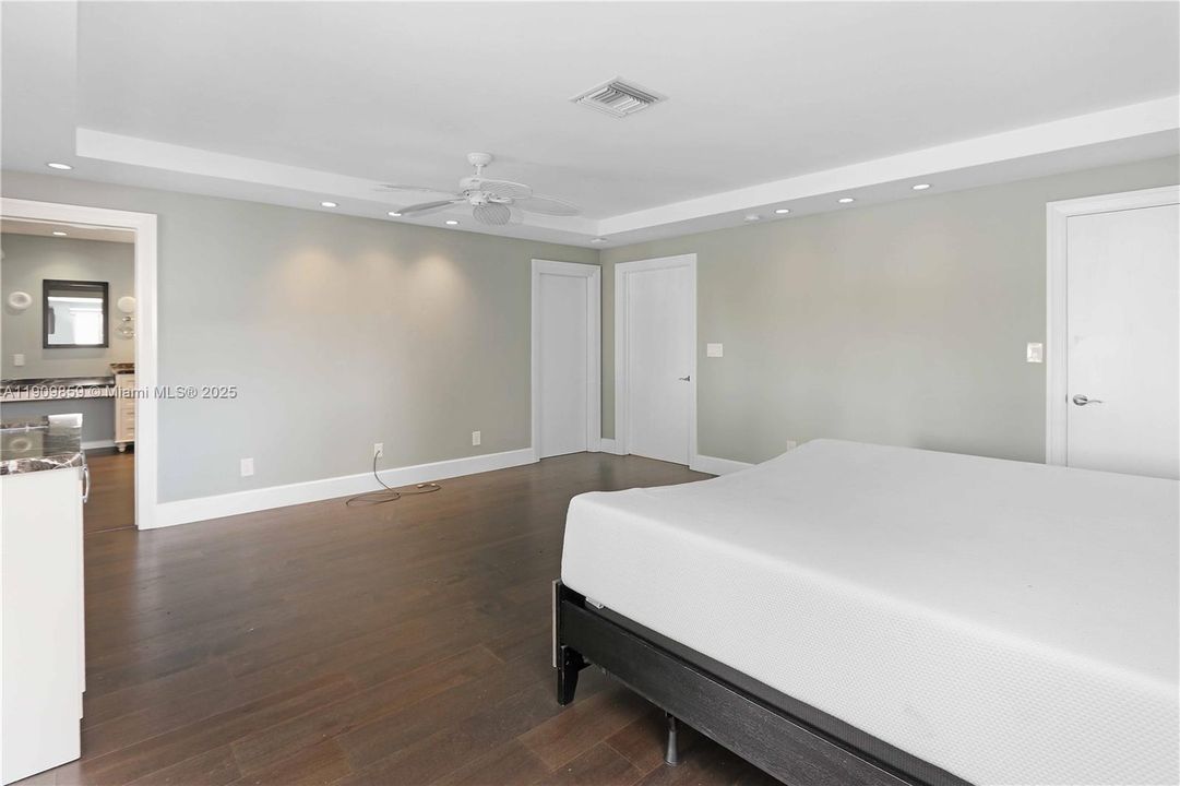 На продажу: $2,999,999 (5 спален, 2 ванн, 3537 Квадратных фут)