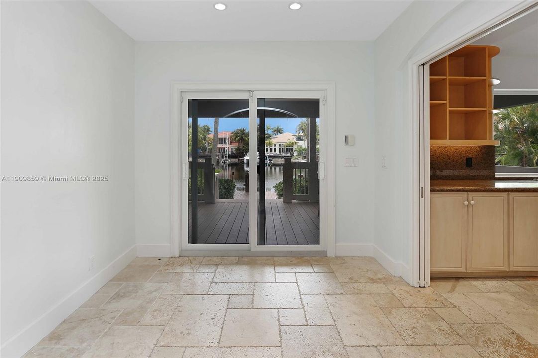 На продажу: $2,999,999 (5 спален, 2 ванн, 3537 Квадратных фут)