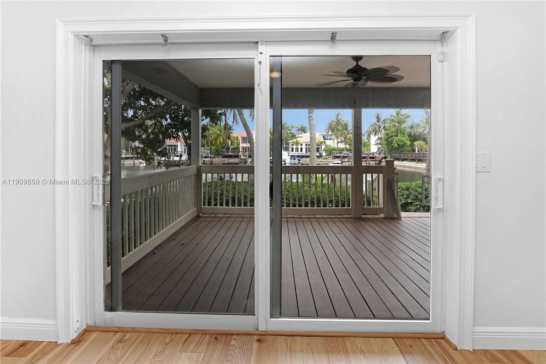 На продажу: $2,999,999 (5 спален, 2 ванн, 3537 Квадратных фут)