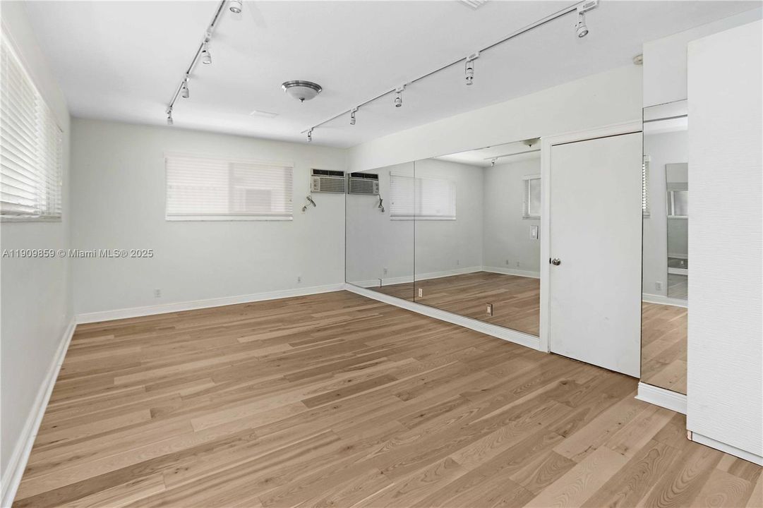 На продажу: $2,999,999 (5 спален, 2 ванн, 3537 Квадратных фут)