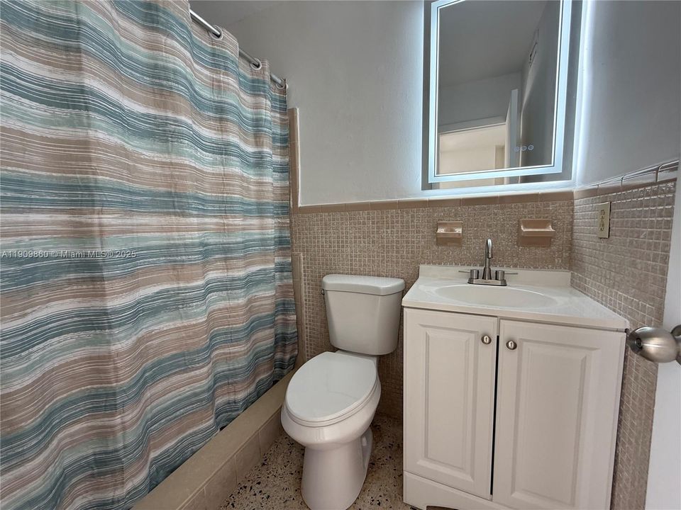 For Rent: $1,600 (0 beds, 1 baths, 2193 Square Feet)