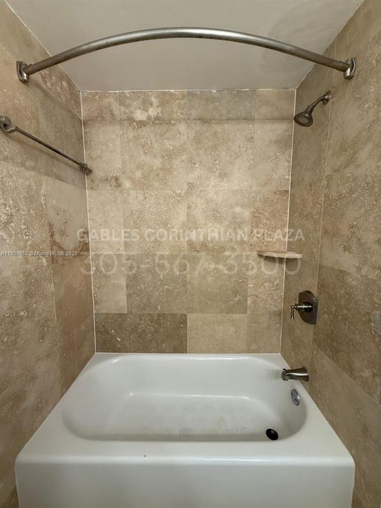 Под контрактом: $2,795 (2 спален, 2 ванн, 1000 Квадратных фут)