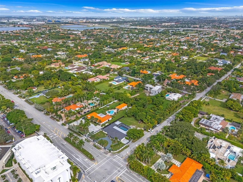 出租: $9,250 (5 贝兹, 3 浴室, 2191 平方英尺)