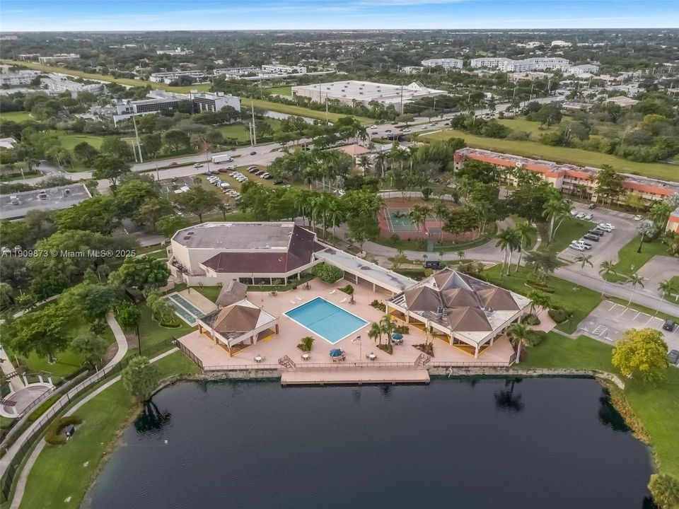 For Sale: $79,900 (1 beds, 1 baths, 640 Square Feet)