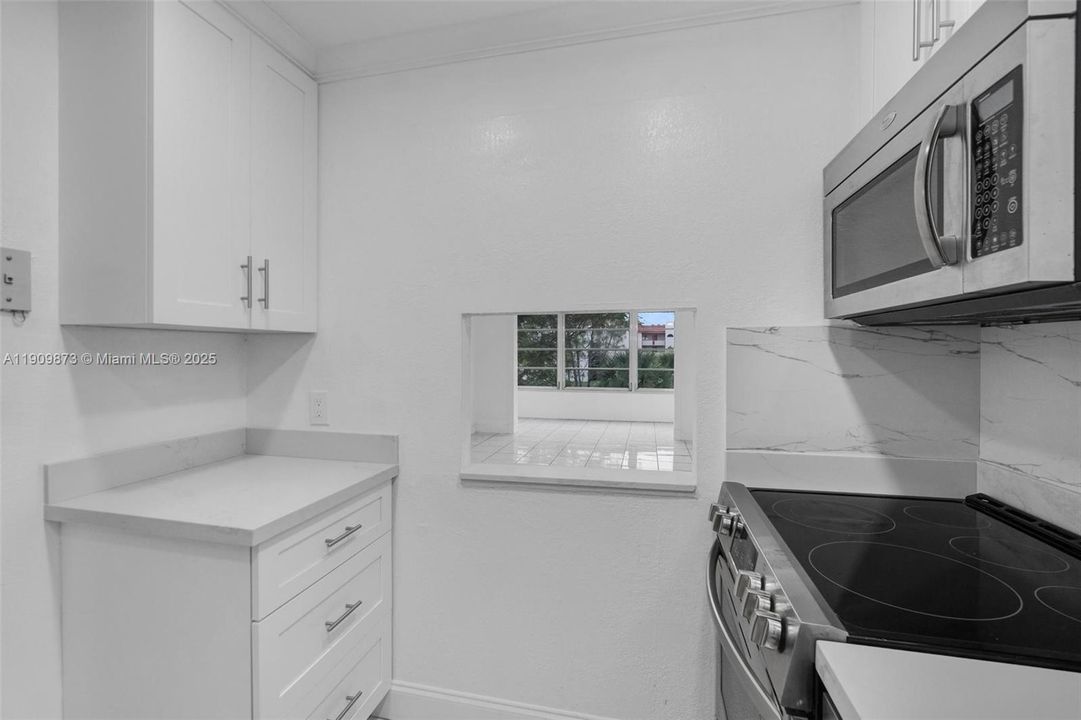 For Sale: $79,900 (1 beds, 1 baths, 640 Square Feet)