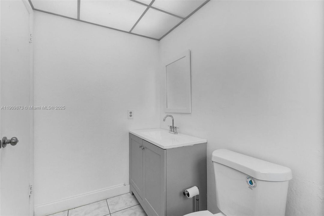 For Sale: $79,900 (1 beds, 1 baths, 640 Square Feet)