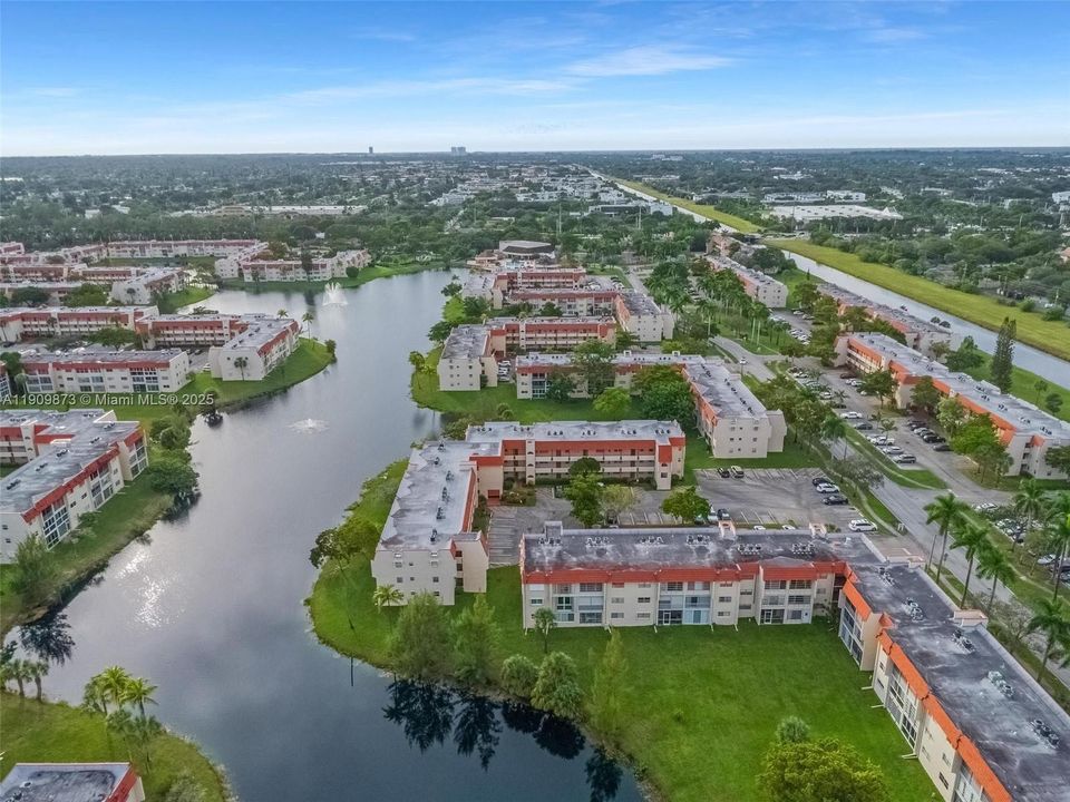 For Sale: $79,900 (1 beds, 1 baths, 640 Square Feet)