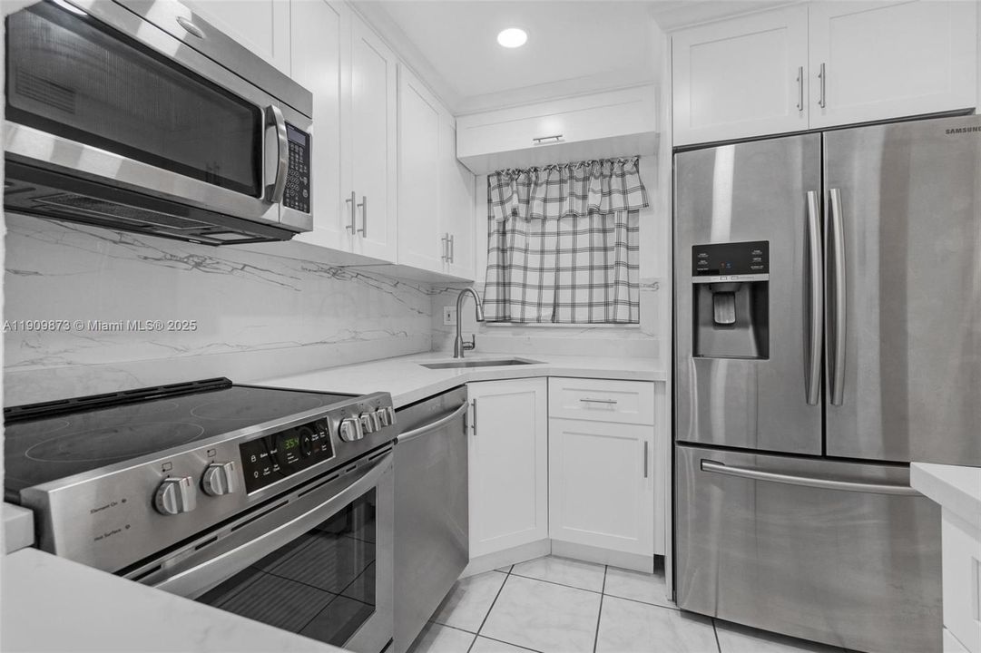 For Sale: $79,900 (1 beds, 1 baths, 640 Square Feet)