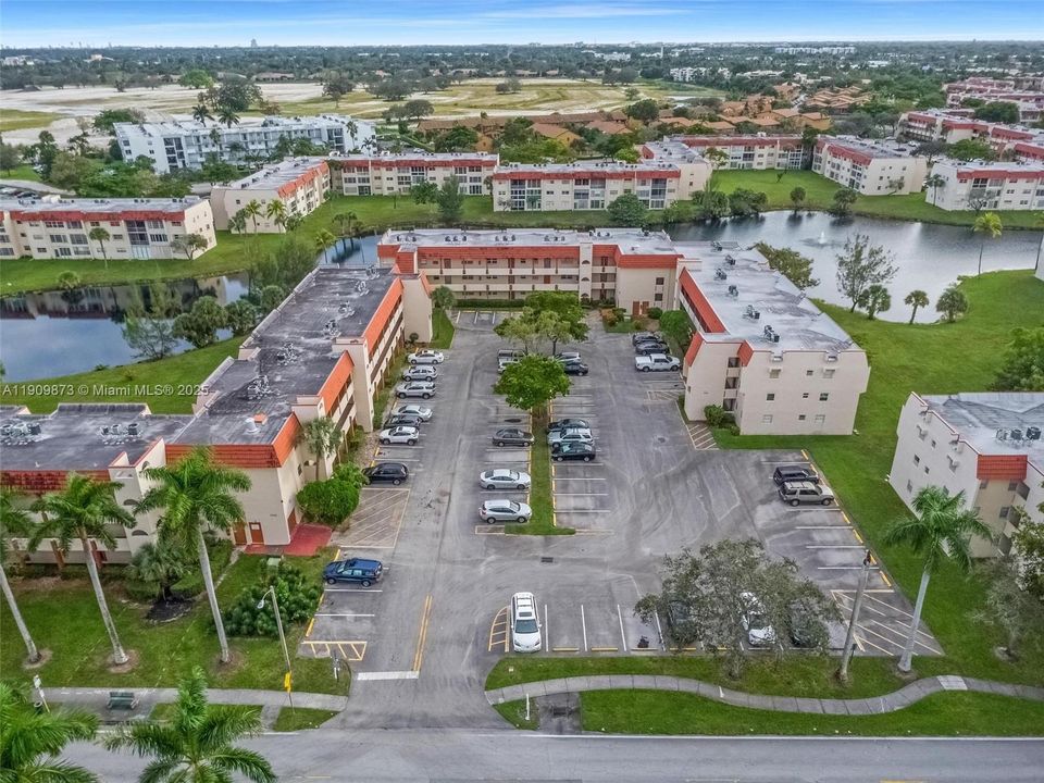 For Sale: $79,900 (1 beds, 1 baths, 640 Square Feet)