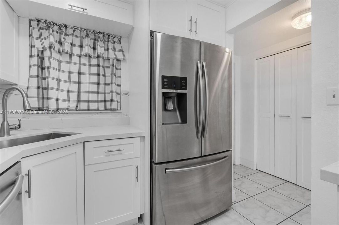 For Sale: $79,900 (1 beds, 1 baths, 640 Square Feet)