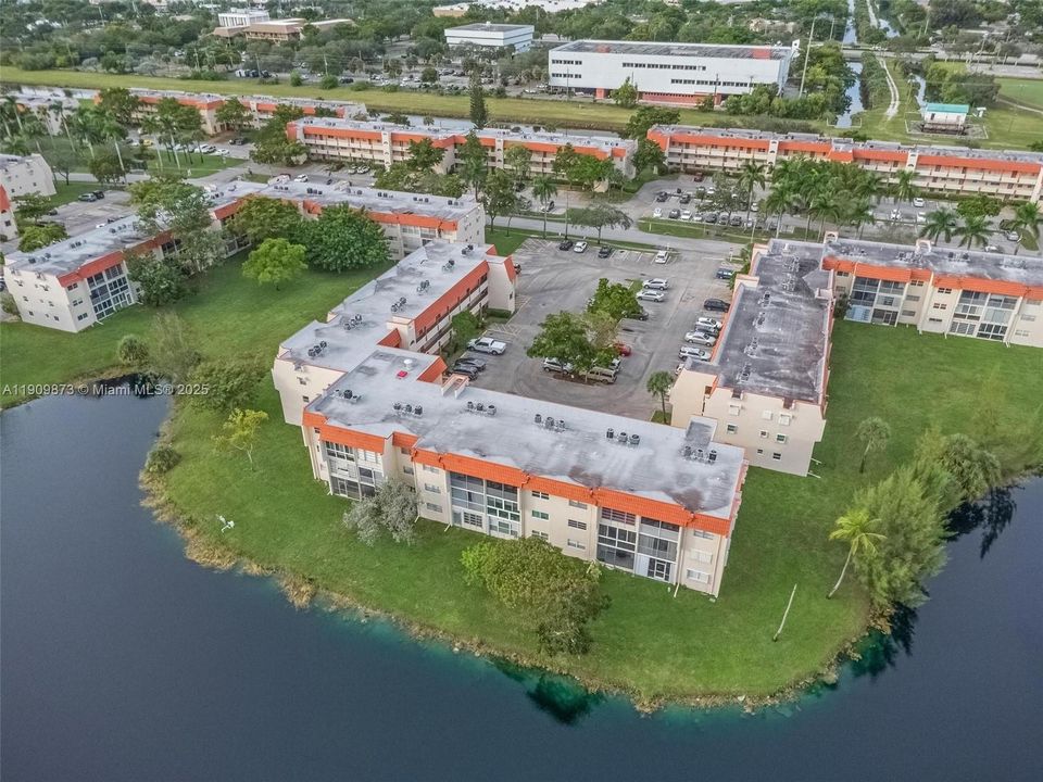 For Sale: $79,900 (1 beds, 1 baths, 640 Square Feet)