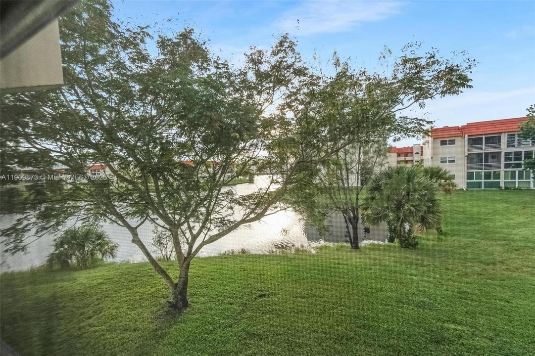 For Sale: $79,900 (1 beds, 1 baths, 640 Square Feet)