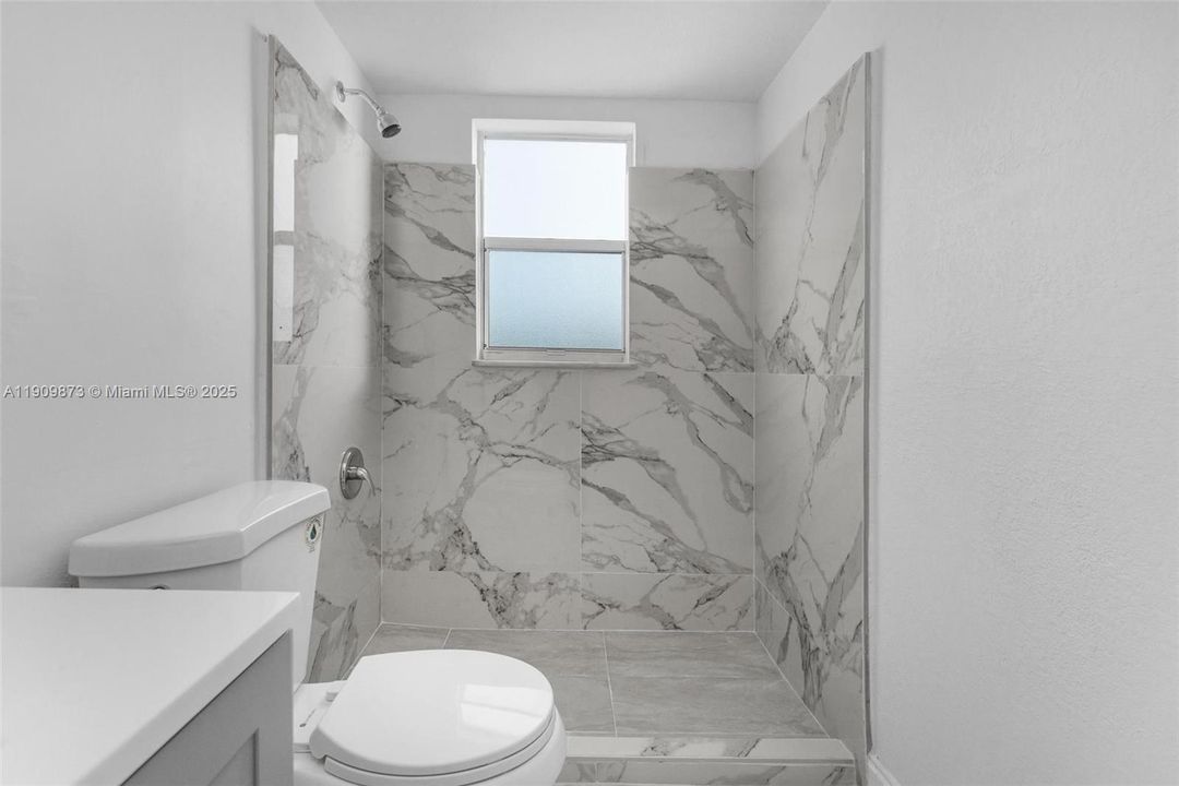 For Sale: $79,900 (1 beds, 1 baths, 640 Square Feet)