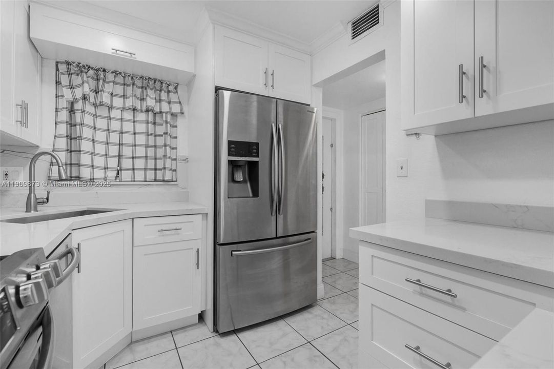 For Sale: $79,900 (1 beds, 1 baths, 640 Square Feet)