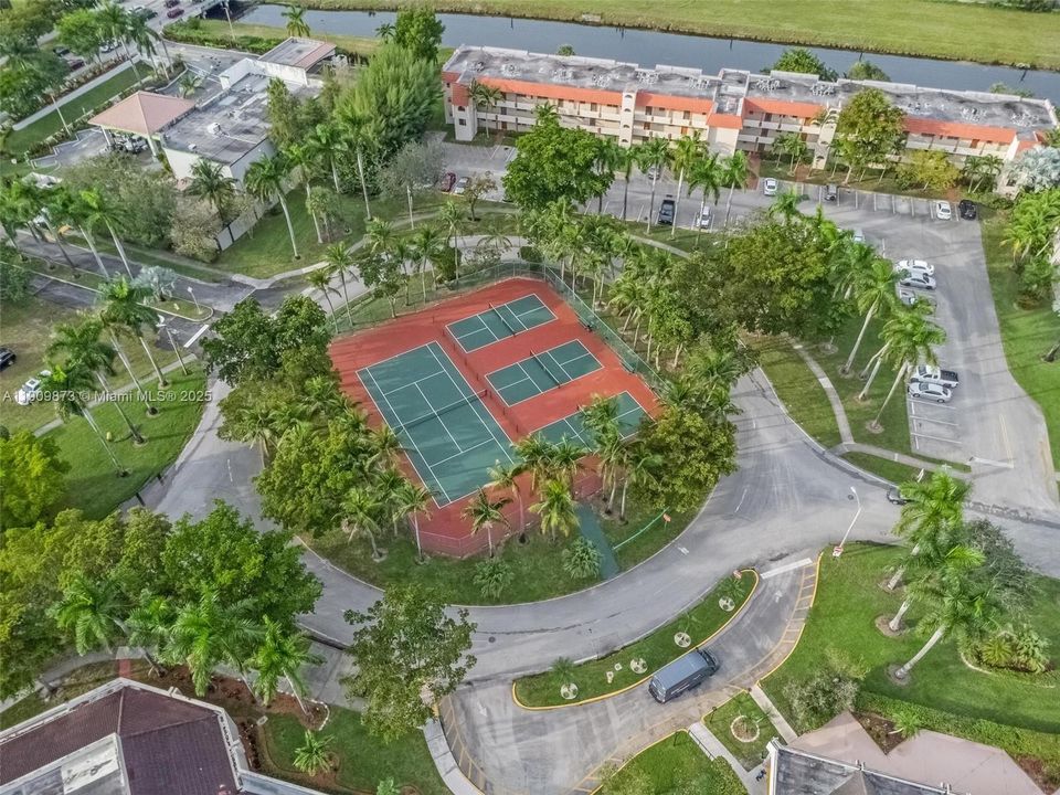 For Sale: $79,900 (1 beds, 1 baths, 640 Square Feet)