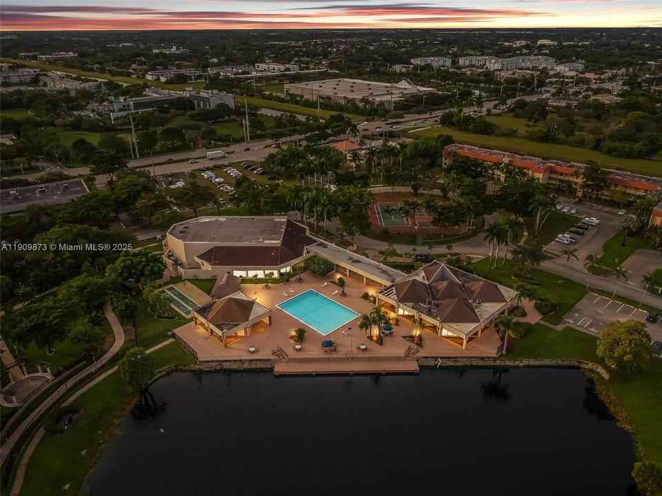 For Sale: $79,900 (1 beds, 1 baths, 640 Square Feet)