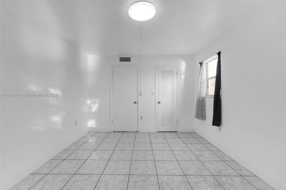 For Sale: $79,900 (1 beds, 1 baths, 640 Square Feet)