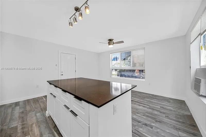 Недавно арендовано: $1,800 (1 спален, 1 ванн, 0 Квадратных фут)