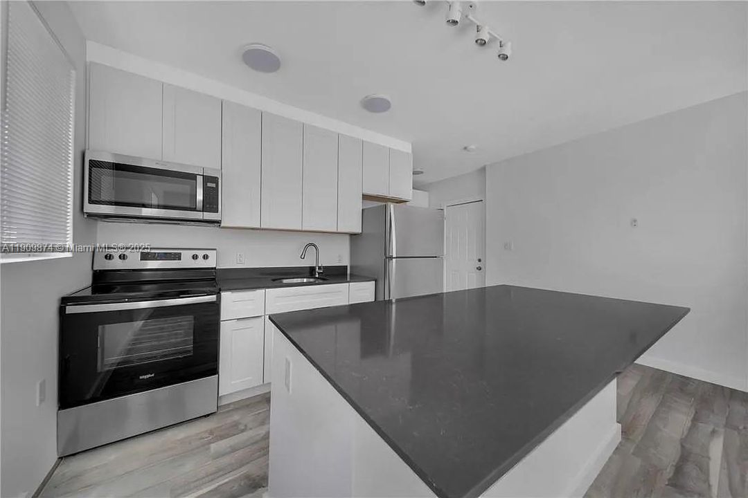 Недавно арендовано: $1,800 (1 спален, 1 ванн, 0 Квадратных фут)