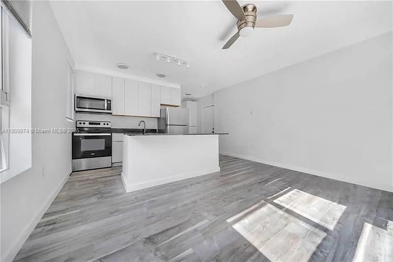 Недавно арендовано: $1,800 (1 спален, 1 ванн, 0 Квадратных фут)