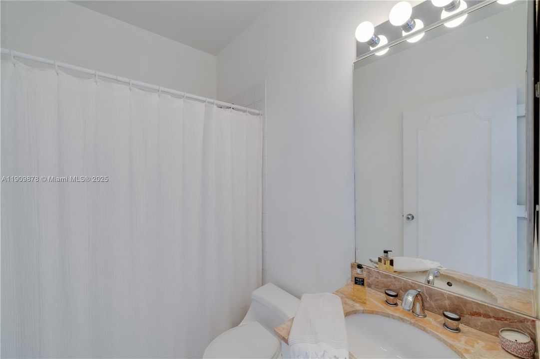 En Renta: $5,500 (2 camas, 2 baños, 1310 Pies cuadrados)