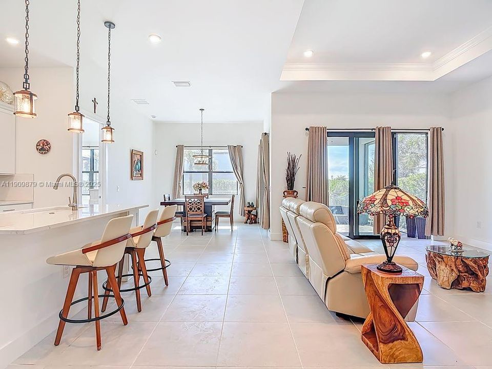 For Sale: $470,000 (3 beds, 2 baths, 1692 Square Feet)