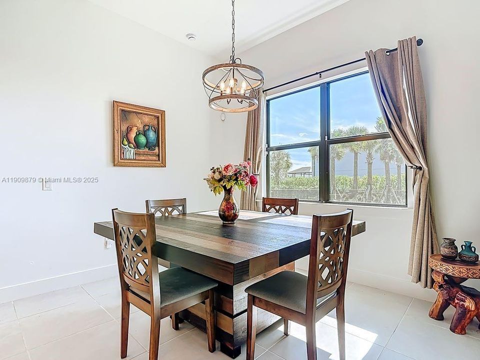 For Sale: $470,000 (3 beds, 2 baths, 1692 Square Feet)