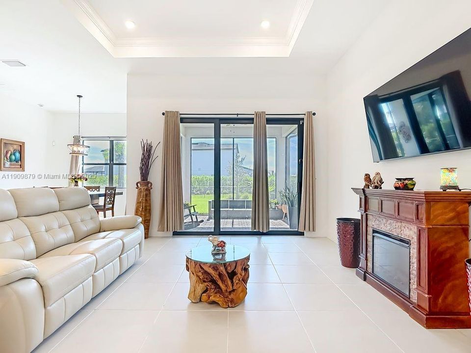 For Sale: $470,000 (3 beds, 2 baths, 1692 Square Feet)