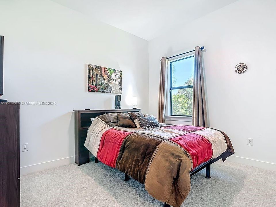 For Sale: $470,000 (3 beds, 2 baths, 1692 Square Feet)