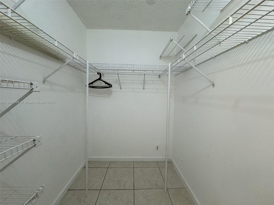 В аренду: $2,100 (2 спален, 2 ванн, 750 Квадратных фут)