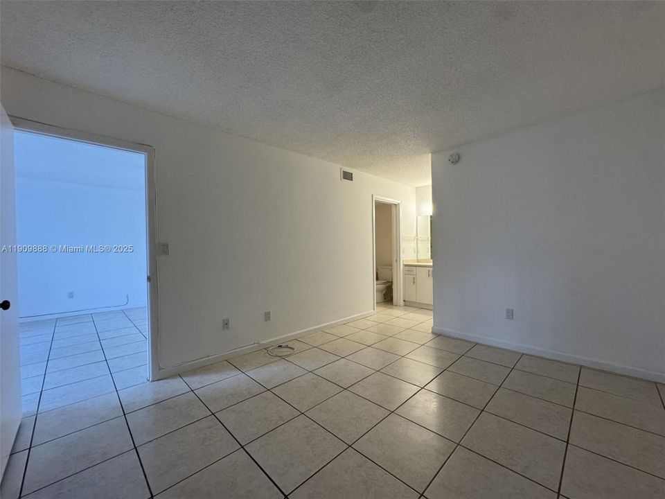 В аренду: $2,100 (2 спален, 2 ванн, 750 Квадратных фут)