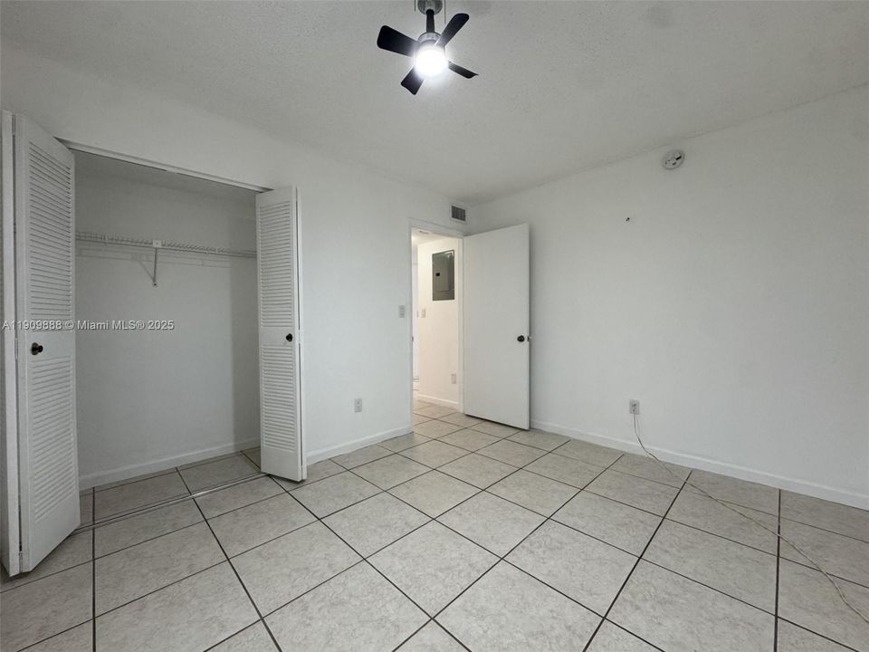 В аренду: $2,100 (2 спален, 2 ванн, 750 Квадратных фут)