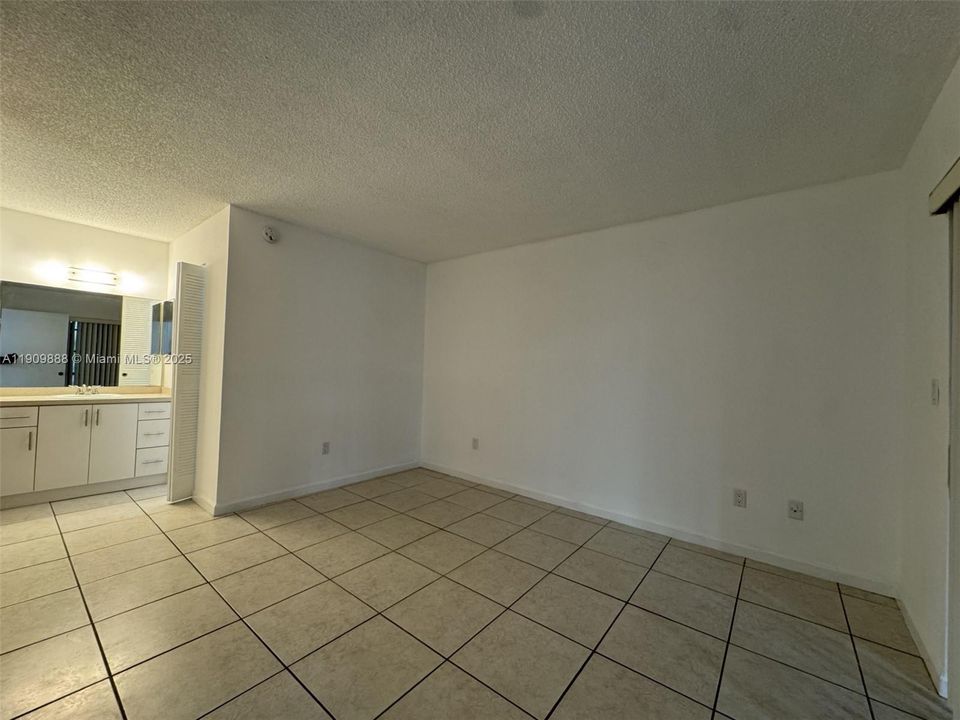 В аренду: $2,100 (2 спален, 2 ванн, 750 Квадратных фут)