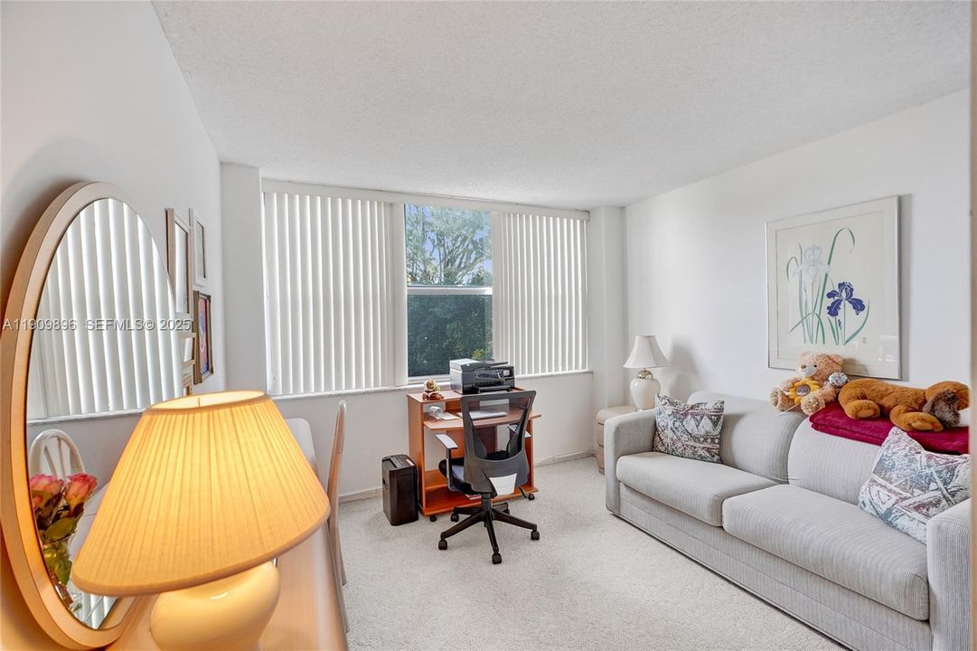 待售: $268,000 (2 贝兹, 2 浴室, 1222 平方英尺)