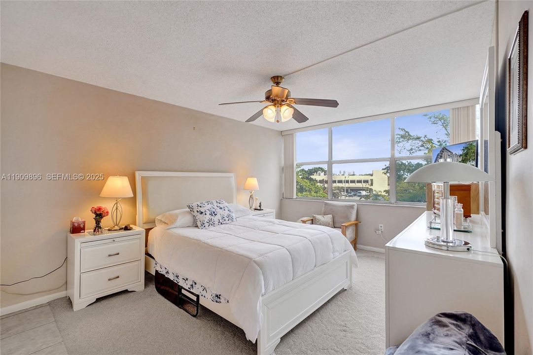 待售: $268,000 (2 贝兹, 2 浴室, 1222 平方英尺)