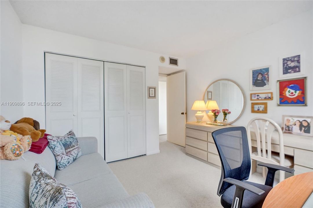 待售: $268,000 (2 贝兹, 2 浴室, 1222 平方英尺)