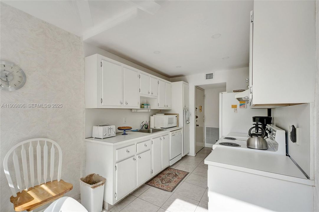 待售: $268,000 (2 贝兹, 2 浴室, 1222 平方英尺)